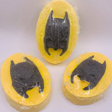 Load image into Gallery viewer, Bat Mask Bath Bomb
